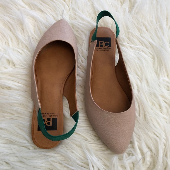 BC Footwear Shoes - NWOT BC nude leather green strap pointy flats 7.5